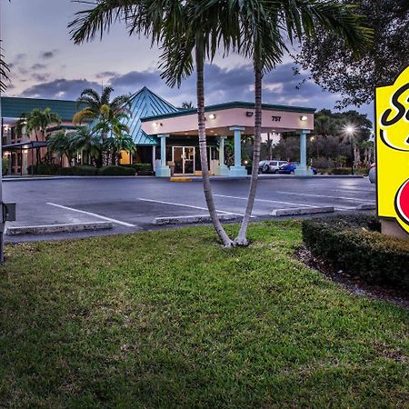 Super 8 By Wyndham North Palm Beach Kültér fotó