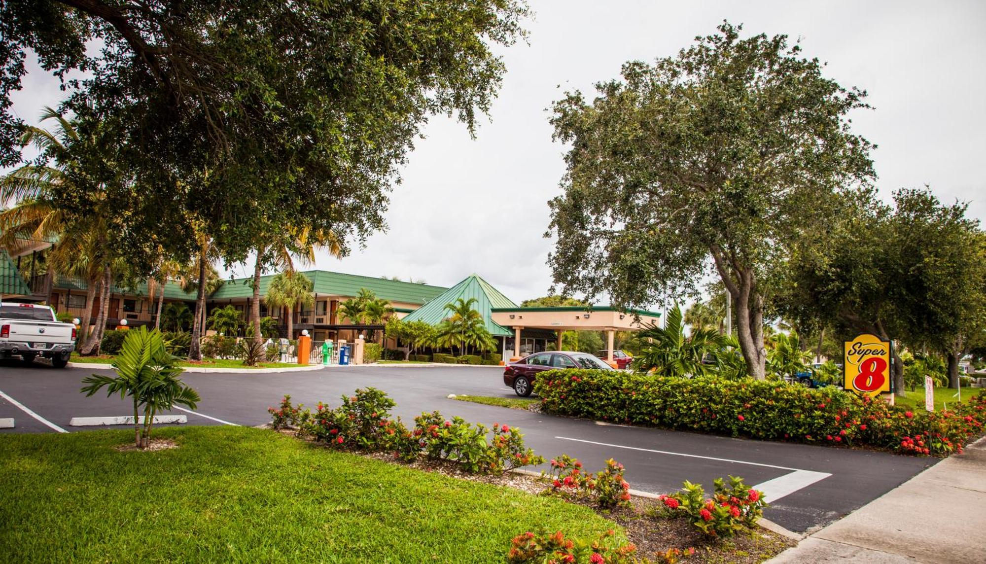 Super 8 By Wyndham North Palm Beach Kültér fotó